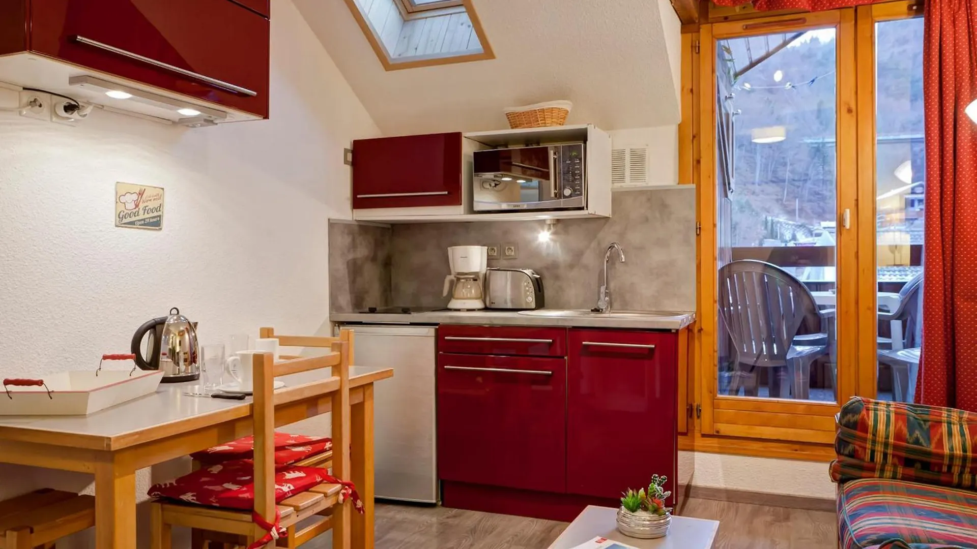 Appartement Cosy 2 Pieces Avec Balcon Et Parking, Au Centre De Brides-Les-Bains, Proche Telecabine. - Fr-1-512-204